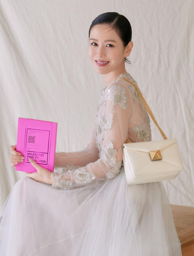 '새신부' 손예진, 웨딩 드레스는 발렌티노? 드레스 사진 화제 [★SNS] 