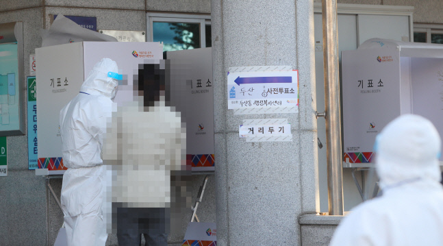 코로나19 일일 사망자 200명 넘겨...최대치는 360명 예상