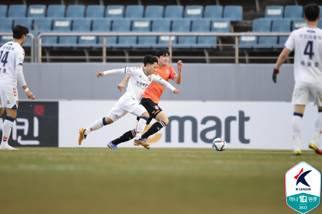 수원FC, 제주와 0-0 무승부…가까스로 3연패 탈출 [현장리뷰]
