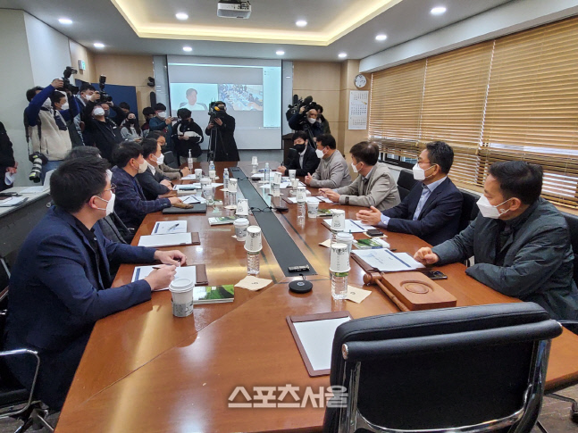 대선 판세, KBO 총재 선임에 영향 있을까?[장강훈의 액션피치]