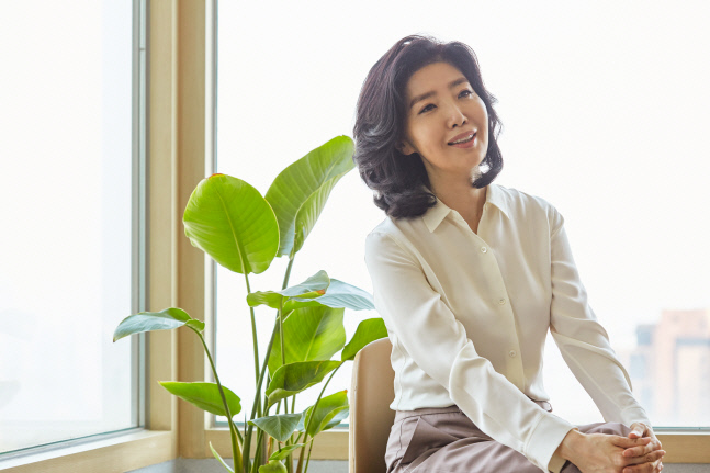 여에스더, 성금 1억 전달…산불피해 극복 기부행렬 동참