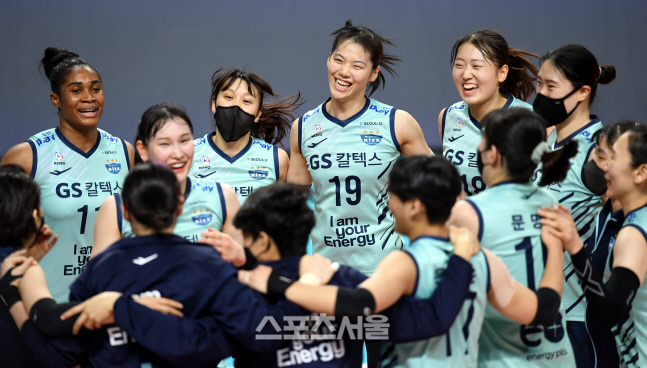 [포토] 승리 후 환호하는 GS칼텍스 선수들