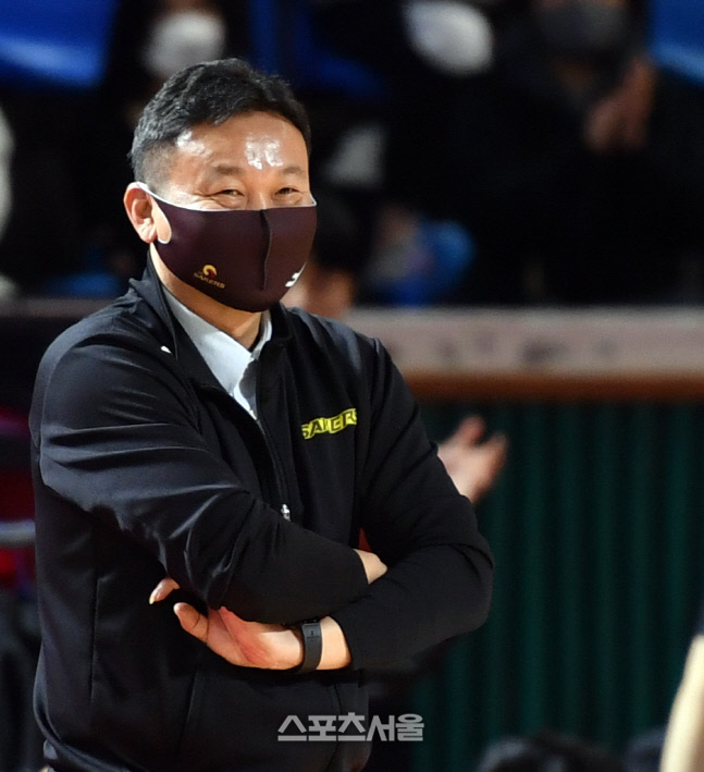 [패장]휴식기 후 3연패, LG 조성원 감독 "이재도 심리적으로 쫓기는 듯"