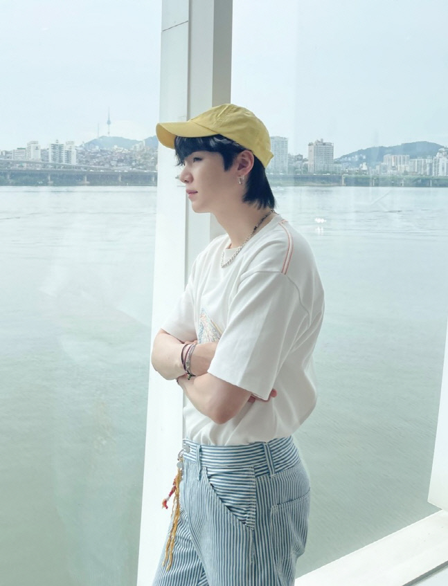 방탄소년단 슈가, 생일 맞아 산불피해 이웃에 1억 기부…좋은 날에 선한 영향력