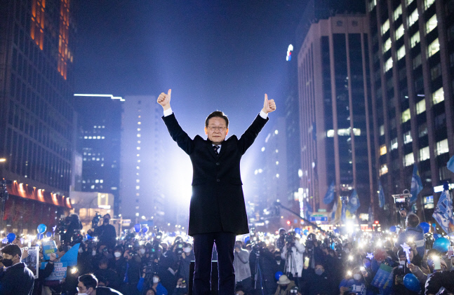 [속보]JTBC단독 출구조사 이재명 48.4% 초접전 勝, 윤석열 47.7%