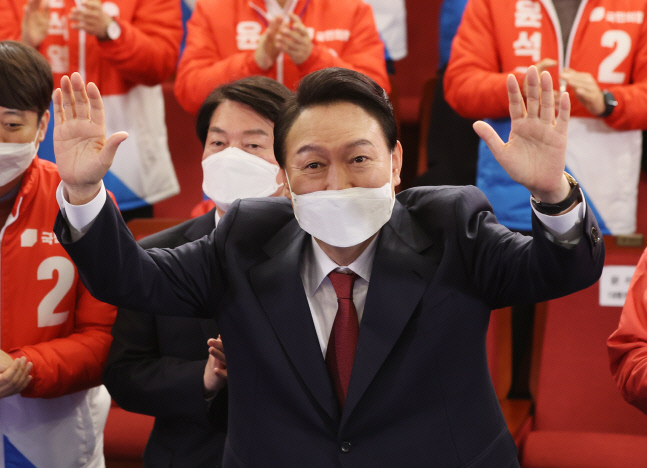 [속보]윤석열 제20대 대통령 당선, 역대 최소득표차 0.8%로 당선 확정