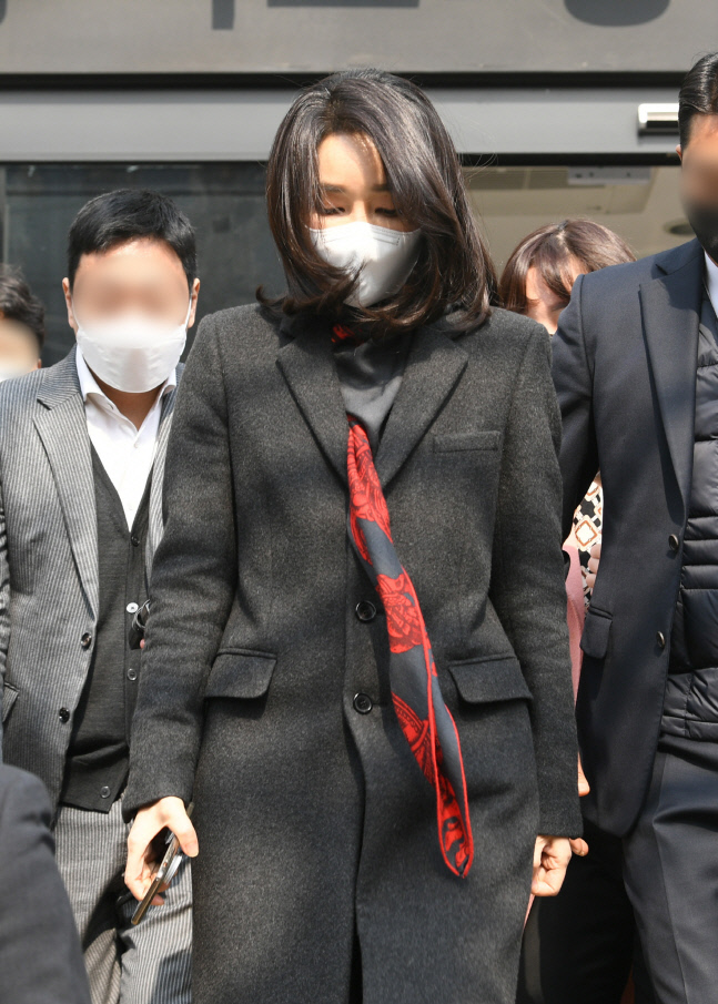 칩거 중인 윤 당선인 아내 김건희 "당선인 소명 수행 조력하겠다"