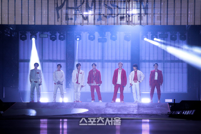 [포토] BTS, 화려한 조명 아래 대면콘서트