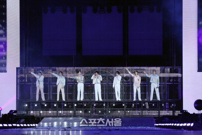 [포토] BTS, 아미와 직접 손인사