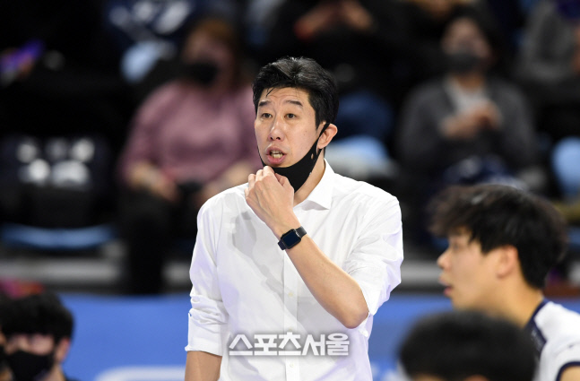 [포토] 작전 지시하는 후인정 감독