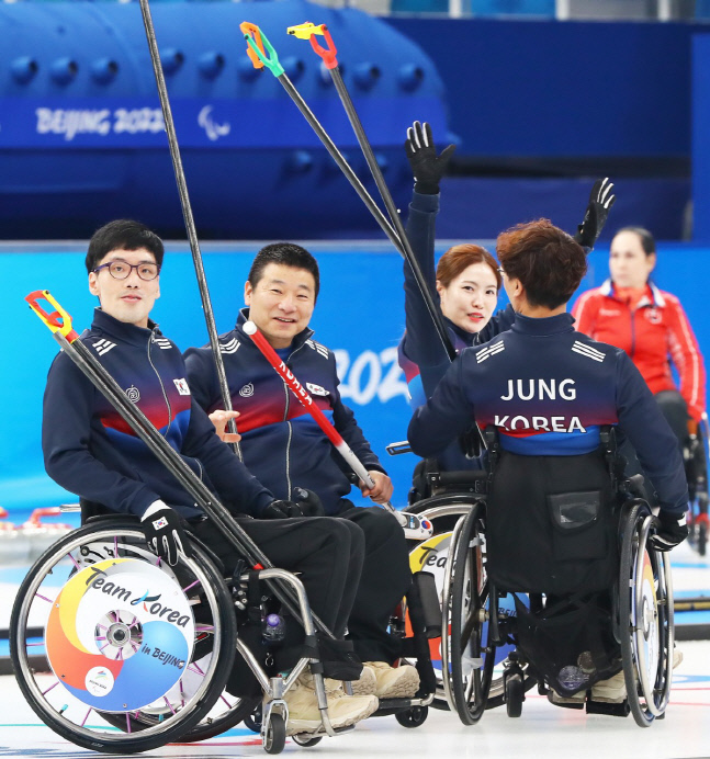 휠체어컬링 '팀 장윤정고백' 베이징 도전 마감, 이제 밀라노 바라본다[베이징 패럴림픽]