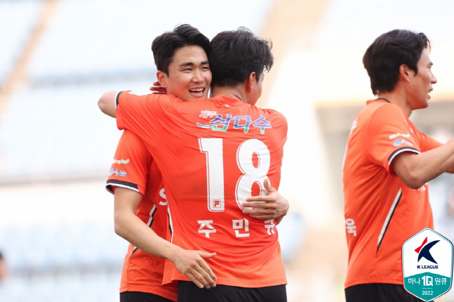 주민규 터지자, 제주가 2-0으로 웃었다…전북 3연패 늪으로