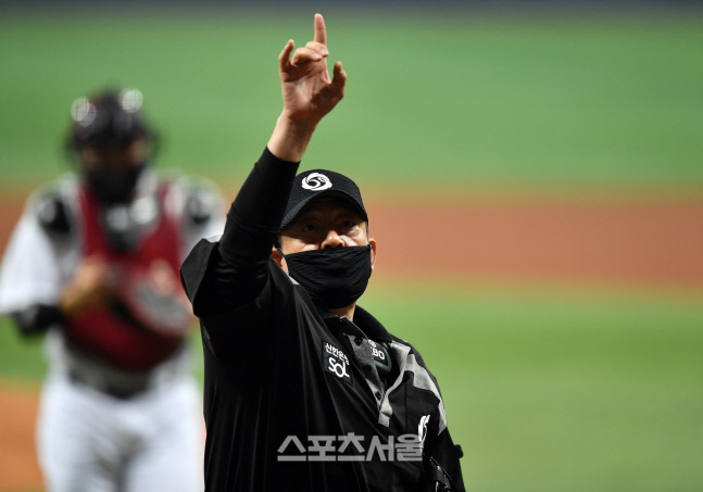\'볼 좀 주세요!\' 이민호 심판[포토]