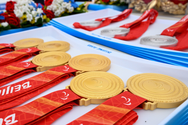 (SP)CHINA-ZHANGJIAKOU-WINTER PARALYMPICS-PARA CROSS-COUNTRY SKIING-MIXED 4X2.5KM RELAY-AWARDING CEREMONY (CN)