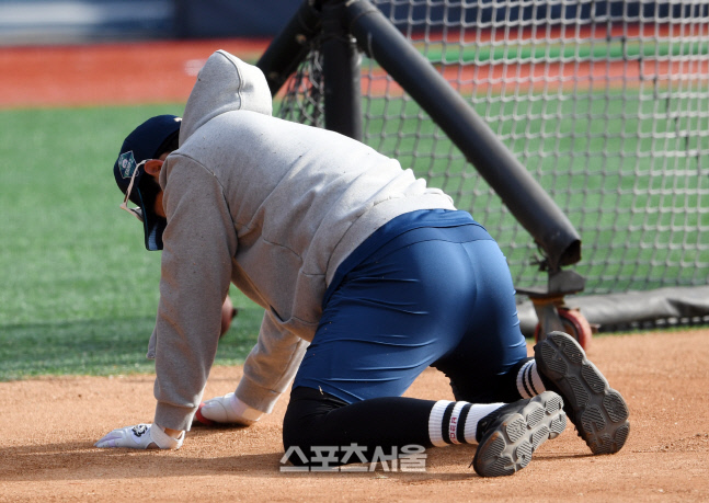 고개 숙인 양의지 "대호형 은퇴투어, KBO에 빼앗기다니"[SS 현장메모]