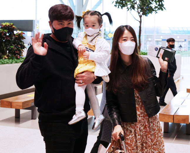 출국하는 류현진