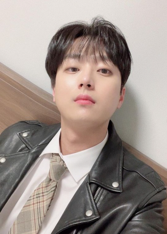 이찬원 "데뷔 2주년 감사해"…훈훈한 비주얼[★SNS]