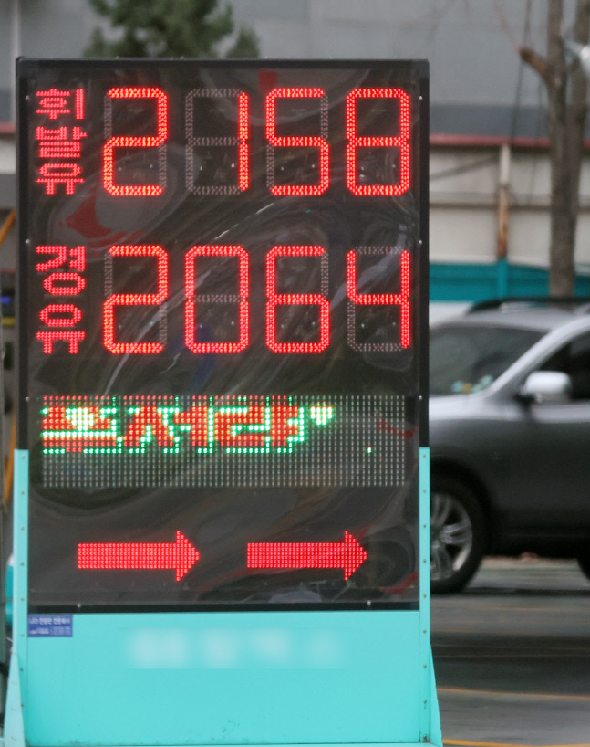 유가 급등에 수입물가지수 계속 오른다