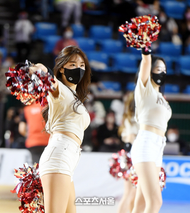 [포토] 치어리더 안지현 '사슴 같은 눈망울'