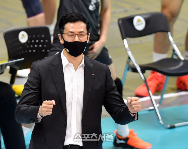 박철우 '엄지척' 장병철 감독 "관록의 힘, 고마울 따름" [현장인터뷰]