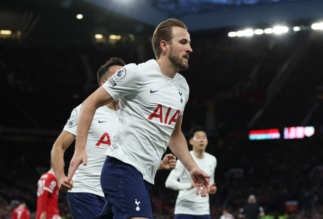 SOCCER-ENGLAND-MUN-TOT/REPORT