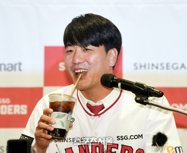 [포토] 김광현 '기자회견장에서 환한 미소'