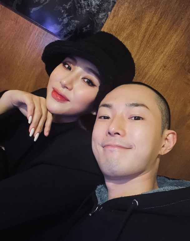 래퍼 자이언트핑크 엄마 됐다. "예정일보다 보름 빨리 나온 분홍이"