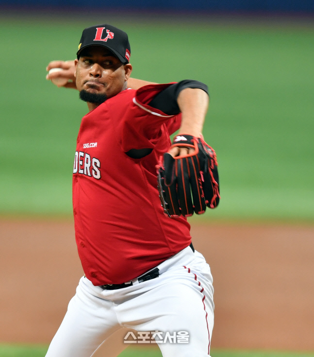 역투펼치는 SSG 노바[포토]