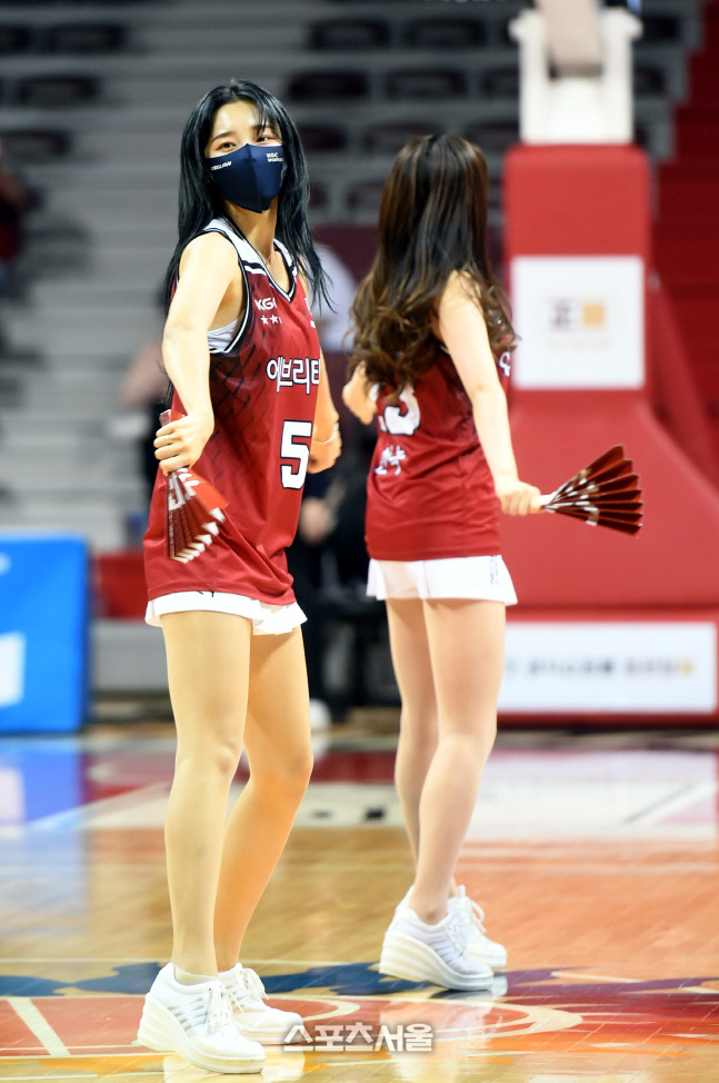 [포토] KGC 치어리더 '승리를 위하여'