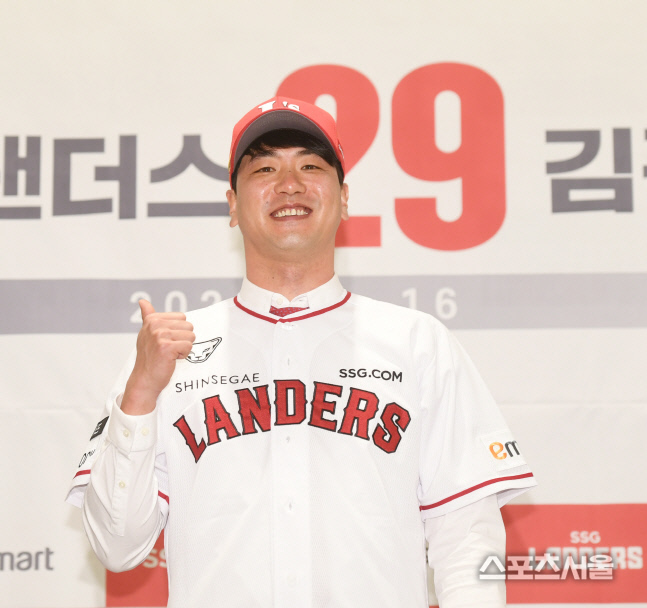 [포토] 김광현 \'SSG 엄지 척\'