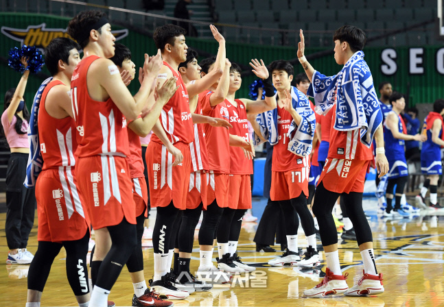 [포토]삼성 잡고 14연승 질주하는 SK