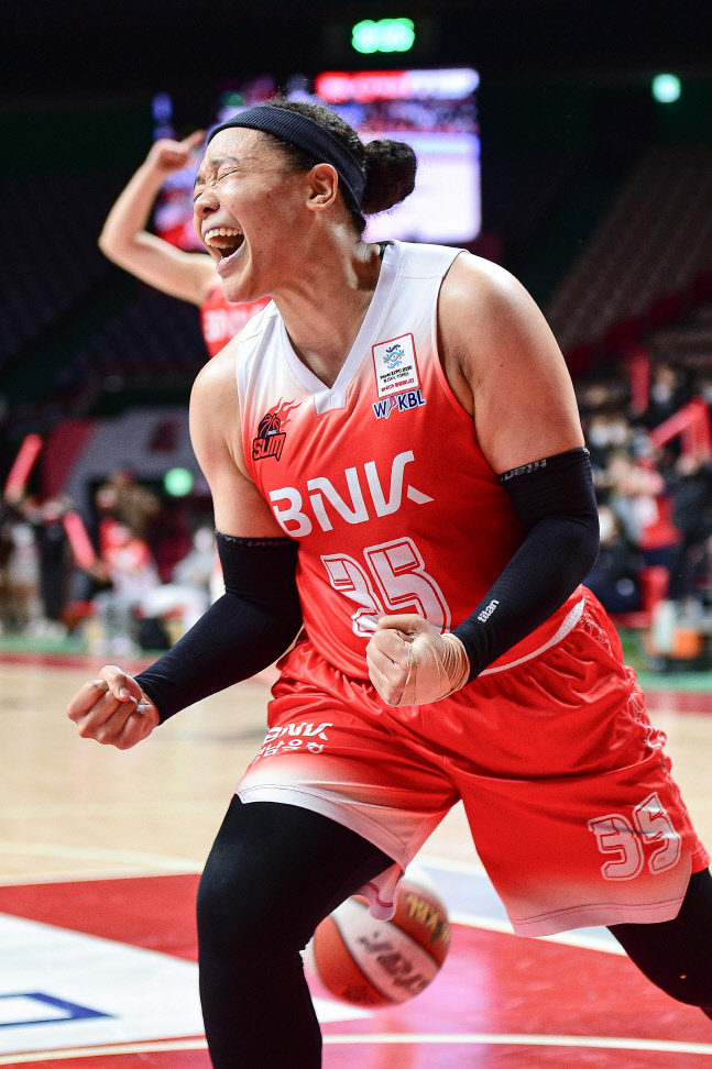 자력 4위 확보 不可, BNK 남은 2경기에 봄 농구 달렸다