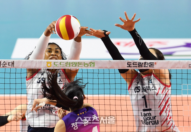 [포토]GS칼텍스 모마, 눌러버릴거야!