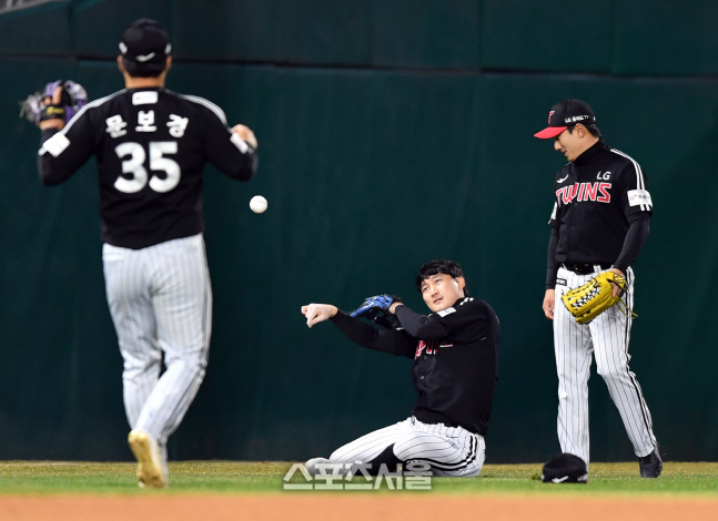 '선배님^^ 대단한 수비였어요!'[포토]