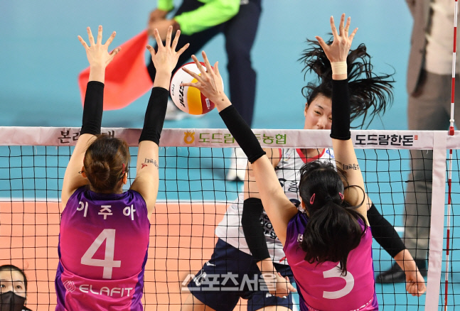 [포토]GS칼텍스 강소휘, 막혔다...