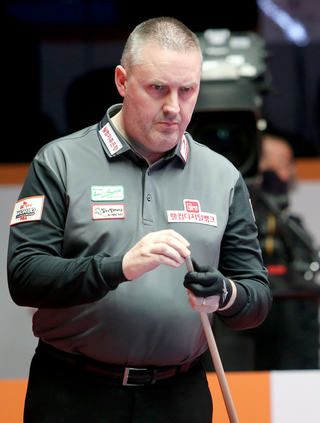 '4대 천왕' 쿠드롱, PBA 23연승 질주…해커, 강동궁 제압 [월드챔피언십]