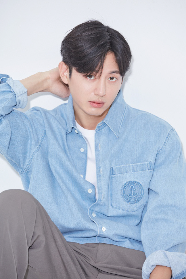 이지훈, 신생 기획사 케이원엔터테인먼트와 전속계약[공식]