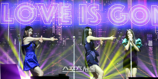 [포토] 브레이브걸스 민영-유나-유정 '무대 가득 매력 철철'