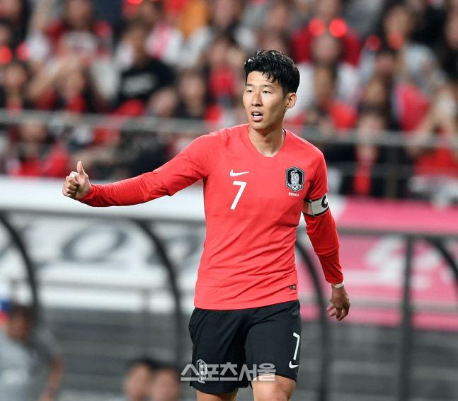 13년 전 박지성처럼…'월클' 손흥민, 이란 저격수 특명 '조 1위 쏴라!'