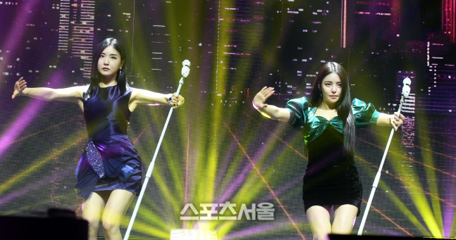 [포토] 브레이브걸스 유나-유정 '시크하게'