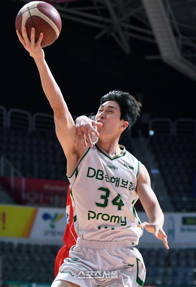 [포토]DB 이준희, 갑자기 손이...