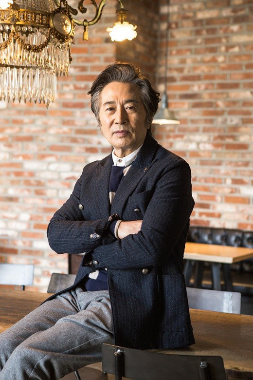 백윤식 전 연인 A씨 "3년전 결혼, 남편 동의하에 에세이집 출간" 