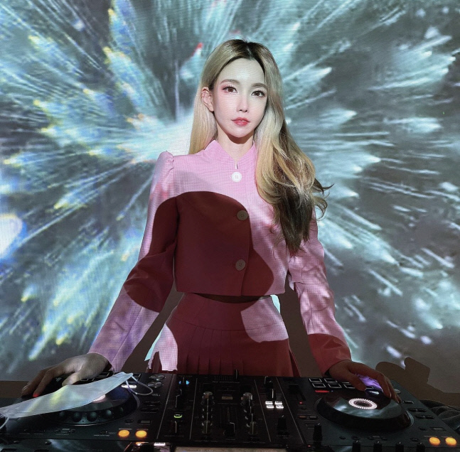DJ INA(이나)