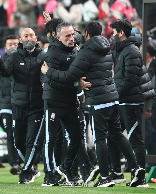 [포토]이란전까지 승리한 파울루 벤투 감독