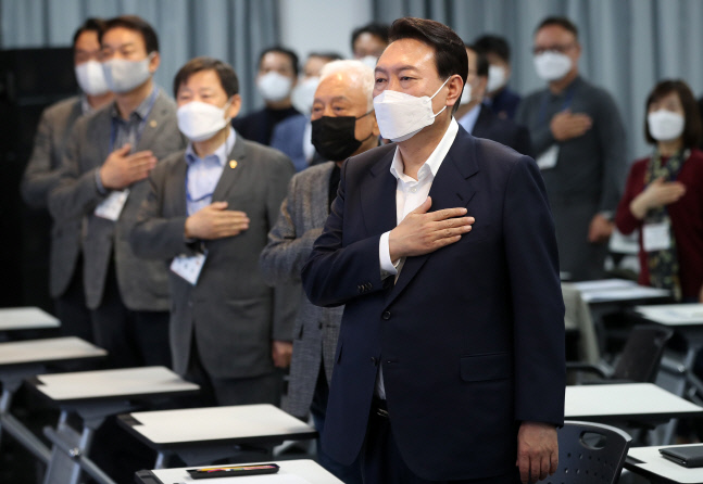 '여소야대,1석도 아쉬워' 윤석열 대통령실, 현역의원 차출없다?