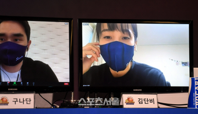 [포토] 영상으로 각오 밝히는 신한은행 김단비