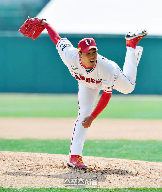 [포토]SSG데뷔전치르는김광현