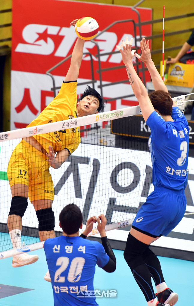 박철우와 맞대결 KB 한성정[포토]