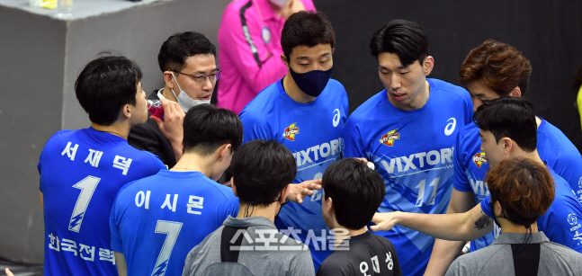 선수들 독려하는 장병철 감독[포토]