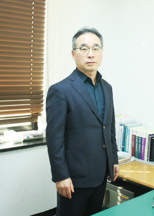 (주)윌러스 윤인식 대표